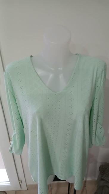 Blouse ajourée col V – Manches froncées