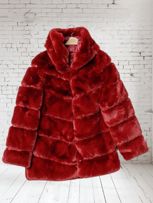 Manteau en fourrure à capuche