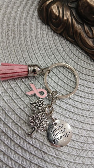 Porte clé octobre rose et breloques