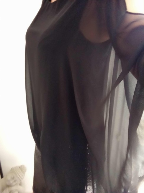 Robe noire à sequins et mousseline 