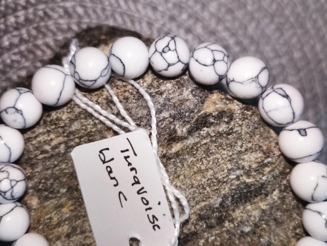 Bracelet Turquoise blanc et pierre de lave 8mm