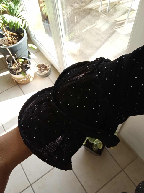 Robe noir/strass manches froufrous