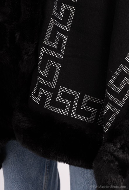Poncho cape fausse fourrure imprimé avec strass