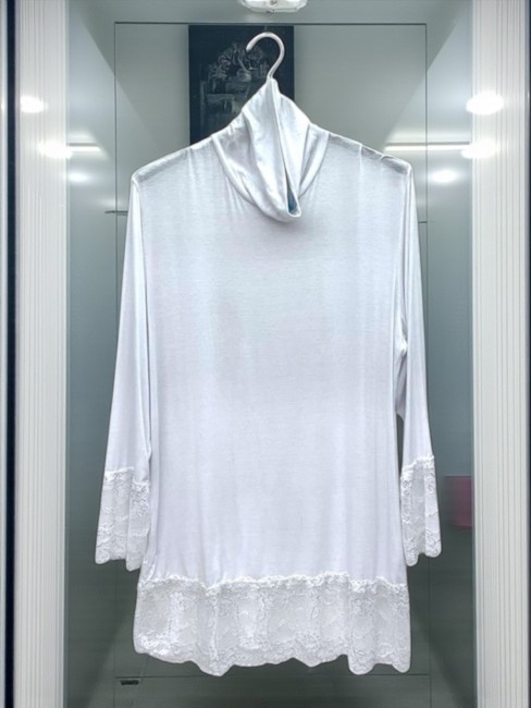 T-shirt rouleaux dentelle col roulé