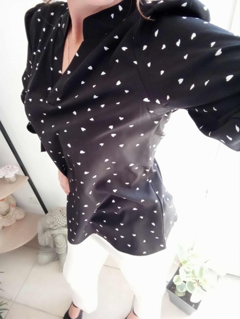 Chemisier noir petits coeurs blanc