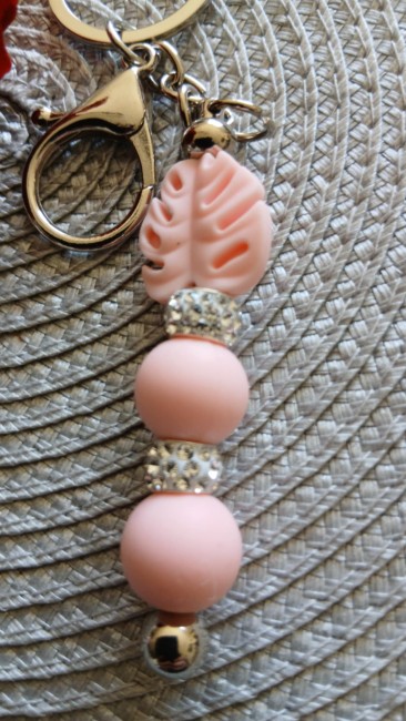 Porte clé feuille rose