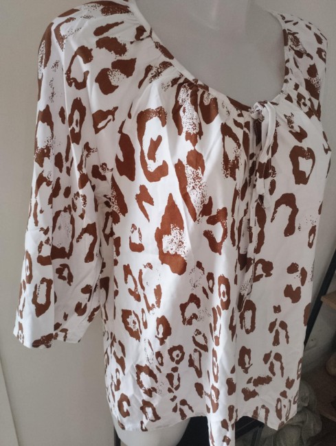 Blouse fluide tâcheté de marron