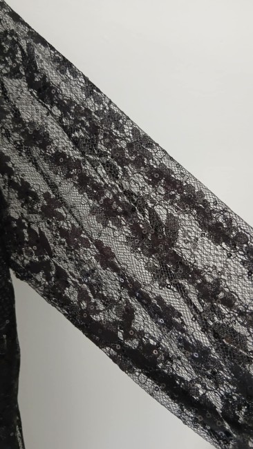 Blouse noir dentelle & sequins