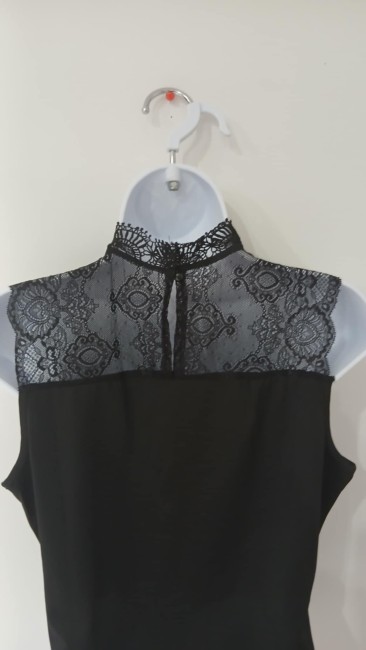 Top Élégant en Dentelle Noir