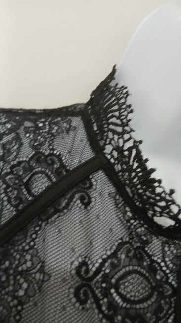 Top Élégant en Dentelle Noir