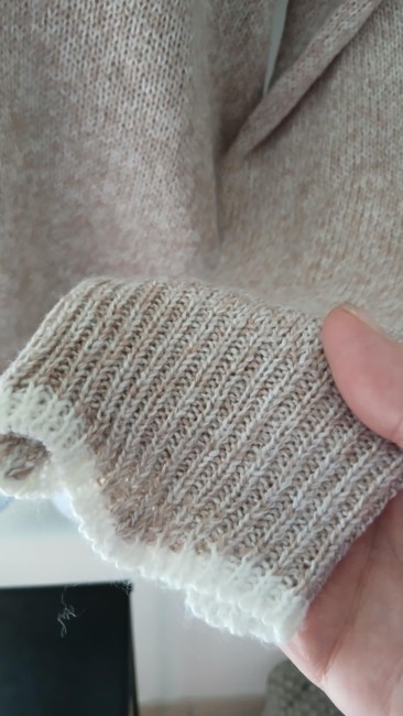 Pull over col V beige/blanc