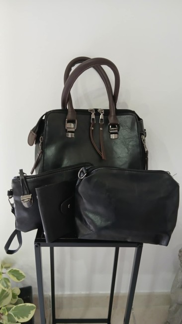 Sac noir avec ses pochettes assorties