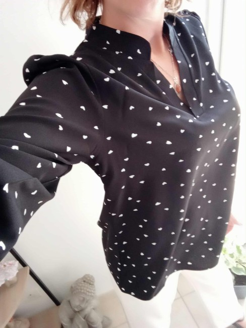 Chemisier noir petits coeurs blanc