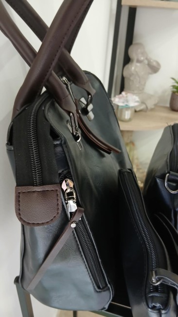 Sac noir avec ses pochettes assorties