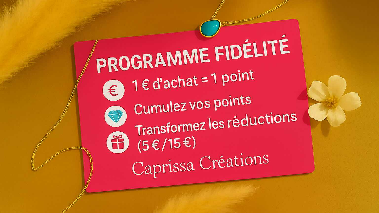 Carte Caprissa Créations présentant le programme fidélité : 1€ d’achat = 1 point, cumulez vos points et transformez-les en réductions. Fond ocre doré et carte rose fuchsia avec bijou doré et fleur décorative