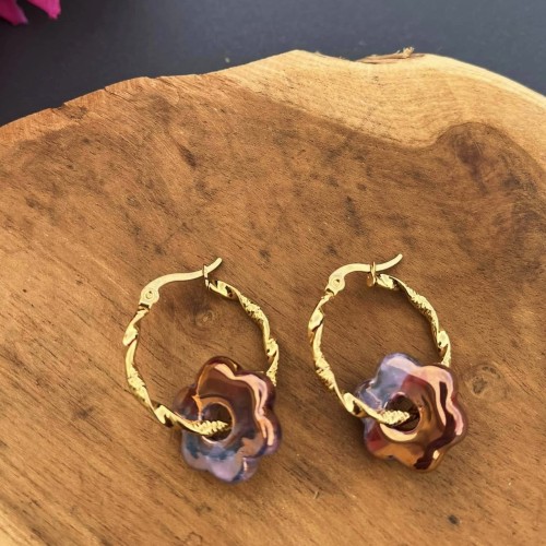 Boucles Fiore créoles dorées avec perle – chic discret pour visage rond