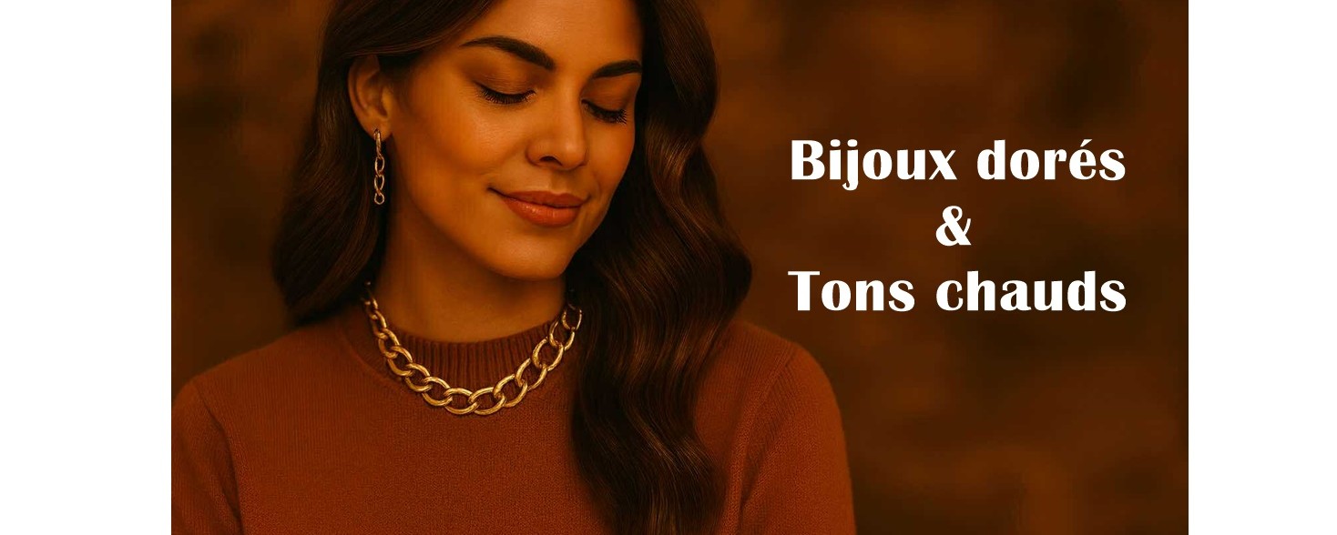 Bijoux dorés assortis à des tons chauds automnaux – collier, bracelet et boucles d’oreilles Caprissa Créations sur fond terracotta et doré