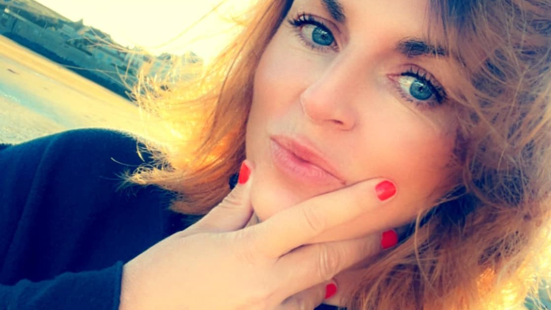 Un bout de moi – Auri, créatrice de Caprissa. Depuis toute petite passionnée par la mode et la création, j’imagine des bijoux solaires et colorés faits main pour révéler le style et l’authenticité de chacun