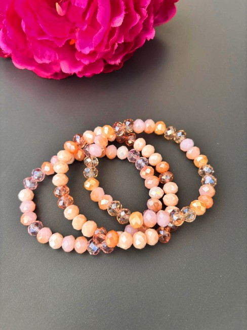 Manchette bohème chic composé de 3 trois bracelets composés de perles facettées inspirées des célèbres perles de murano pour un look chic et canon