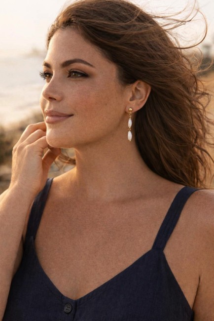 OPALE - Ensemble composé d'un Bracelet de perles blanches en acier inoxydable, d'un collier et de boucles d'oreille Ensemble composé d'un collier, de boucles d'oreilles et d'un bracelet de perles naturelles d'opales blanches pour un style hypnotisant bohème chic