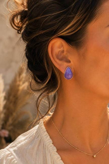 Boucles fantaisie en forme de goutte composées de résine violet, de perles de verre et d'acier inoxydable doré pour un style ultra élégant 