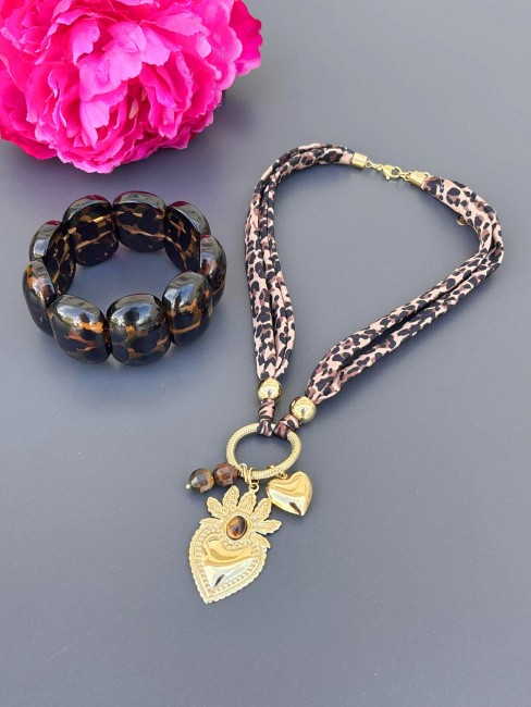 Superbe coomposition composé d'un collier léopard aux nuances félines du léopard et d'un bracelet en résine aux gros maillons pour un effet canon 