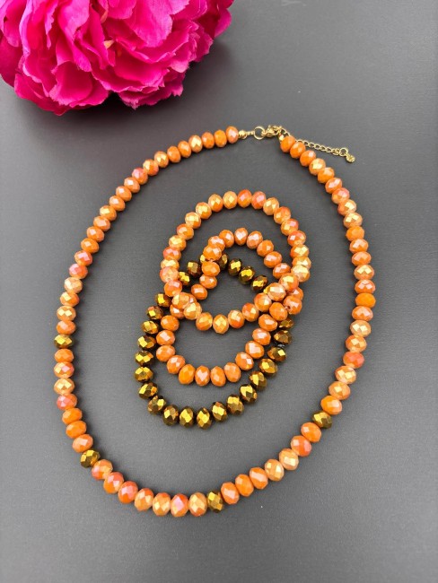 Collier avec sa manchette bohème chic composée de 3 bracelets de perles de bohème  aux teintes terracotta, pêche, doré pour un look glamour, tendance et chic