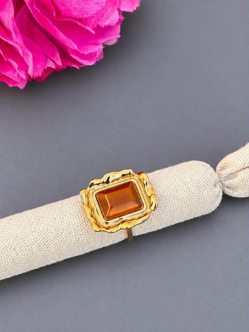 NOUR - Bague bohème chic en acier inoxydable doré et marron ambré Bague fantaisie composée d'une perle facettée aux nuances marrons ambrés pour une touche bohème chic et solaire