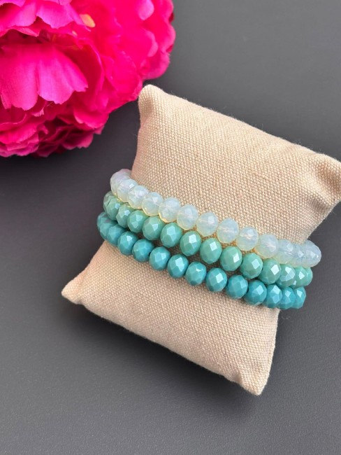 AURORA - Manchette de 3 bracelets perle de bohèmes lagon Manchette bohème chic composée de 3 bracelets de perles de bohème amande, turquoise, lagon pour un look glamour, tendance et chic