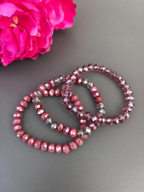 Manchette bohème chic composé de 3 trois bracelets composés de perles facettées aux teintes  prune, bois de rose et bordeaux fumé inspirées des célèbres perles de murano pour un look chic et canon