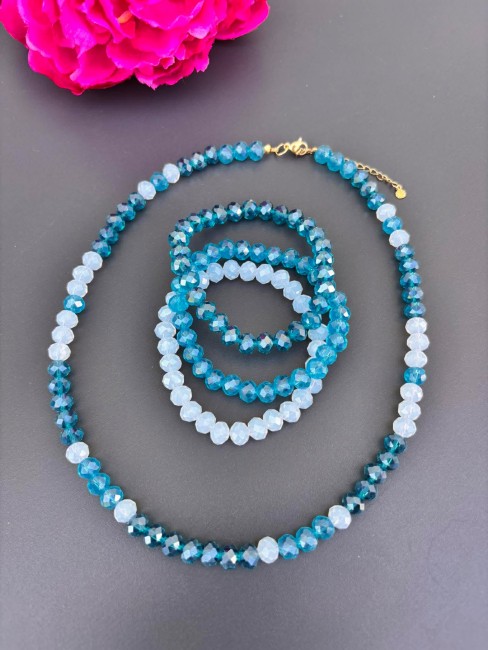 Collier avec sa manchette bohème chic composée de 3 bracelets de perles de bohème  aux teintes lagon, azur et atoll pour un look glamour, tendance et chic