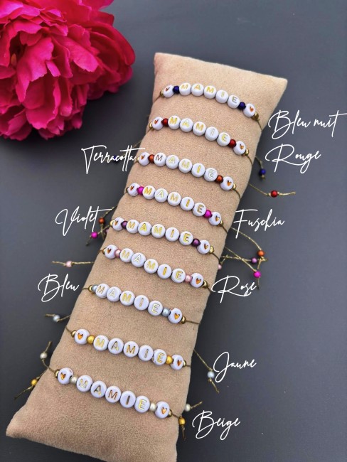 Bracelet mamie réglable en cordon doré avec perles lettres – bijou fantaisie léger et discret idée cadeau fête des mamies