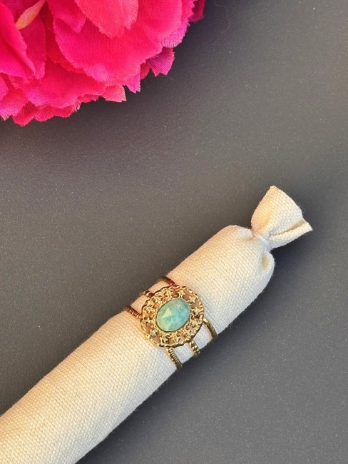 Superbe bague bohème chic en acier inoxydable doré orné d'une très belle pierre naturelle en amazonite bleu turquoise pour un look chic et féminin