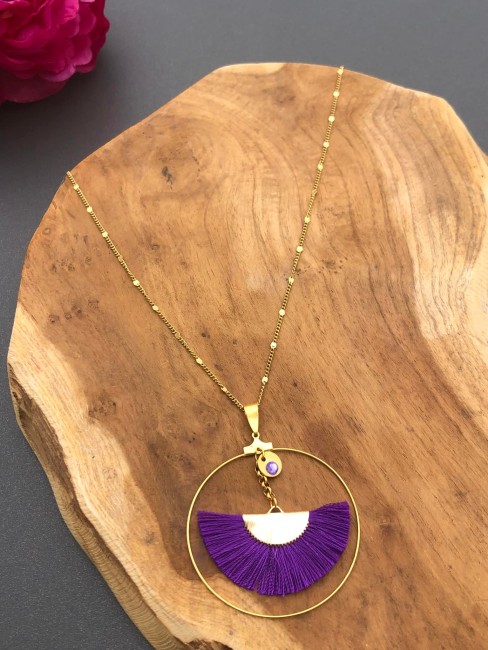 Collier fantaisie Luna doré, pendentif cercle et pompon éventail violet, bijou fait main