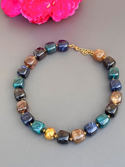 BYZANCE - Collier perle de verre bleu et marron et perle en acier inoxydable doré Collier composé de perles de résines aux teintes bleutées marronées et doré pour un style bohème choc oriental nomade