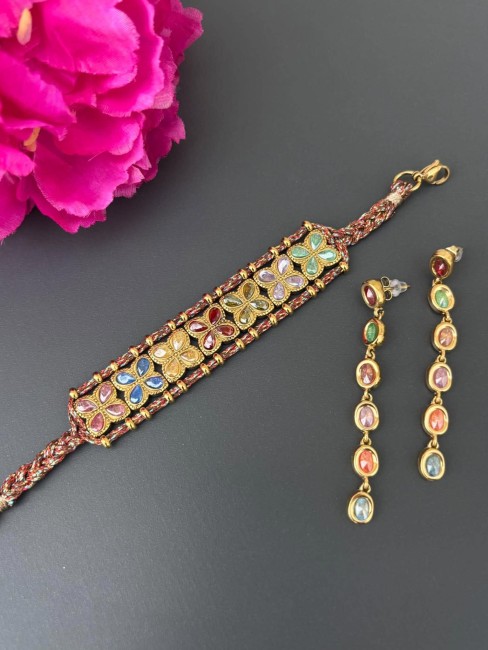 Combo composé de Boucles d'oreille fantaisie strass en cascades et d'un bracelet  design de fleur rosace multi-couleurs pour un style raffiné, féminin et bohème chic oriental