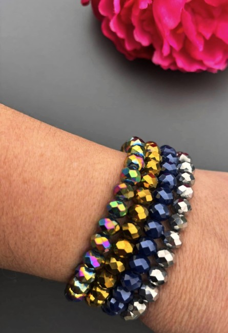 Manchette bohème chic composée de 3 bracelets de perles de bohème aux teintes bleutées doré pour un look glamour, tendance et chic
