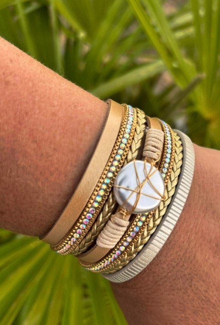 ORO - Bracelet manchette simili cuir doré et beige Manchette composé de simili cuir et de corde aux nuances marrons chaudes et doré réhaussé d'une pierre naturelle doré pour un look bohème chic