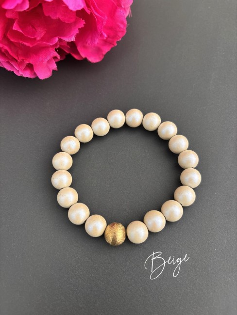 NAYA - Bracelet de perles soft touch pastel beige Bracelet fantaisie composé de perle touch soft beige au toucher de pêche pour une harmonie de couleurs pastels chic