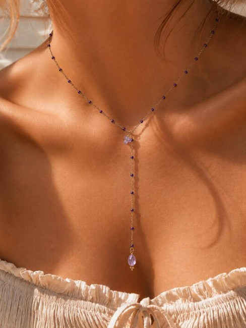 Collier en Y composé d'une chaîne en acier inoxydable doré et des perles naturelles violettes en améthyste pour un look bohème chic et ultra féminin