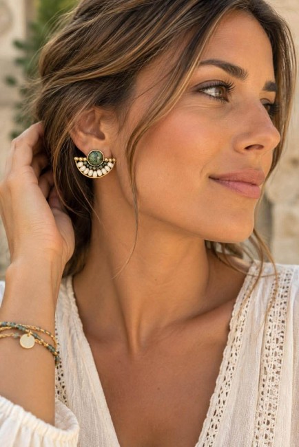 Boucles fantaisie en perles naturelles en turquoise africaine hyper chic et glamour pour un style bohème nomade