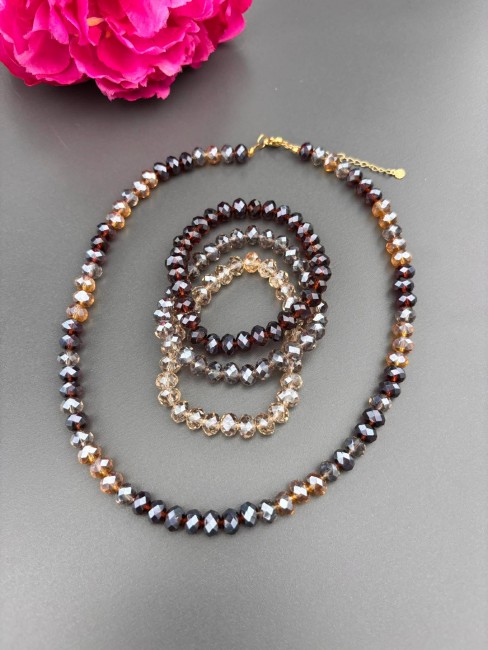 Collier avec sa manchette bohème chic composée de 3 bracelets de perles de bohème  aux teintes marron, taupe, latte, moka pour un look glamour, tendance et chic
