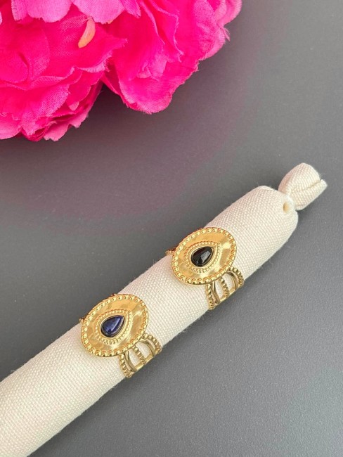 SORELLA - Bague ovale bohème chic en sodalite et onyx Bague fantaisie en acier inoxydable ornée d'une pierre naturelle, déclinée avec une pierre d'onyx noir et sodalite bleu, pour un look bohème chic avec tout le contour martelé.