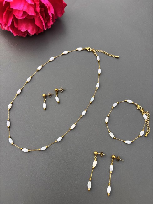 OPALE - Ensemble composé d'un Bracelet de perles blanches en acier inoxydable, d'un collier et de boucles d'oreille Ensemble composé d'un collier, de boucles d'oreilles et d'un bracelet de perles naturelles d'opales blanches pour un style hypnotisant bohème chic