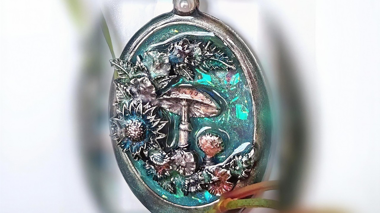 Médaillon du collier La Fontaine de Barenton, collection Les Mystères de Brocéliande, création artisanale