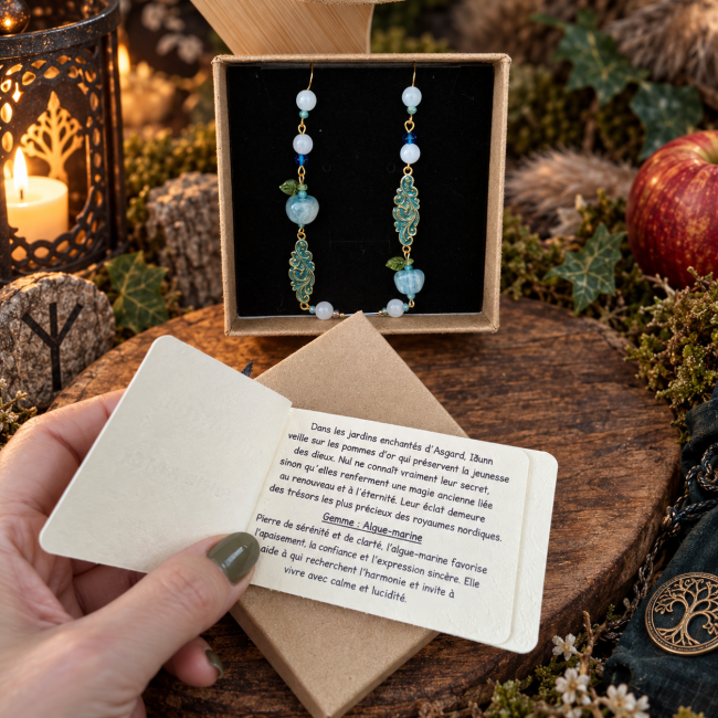 Coffret des boucles d’oreilles viking Le Secret des Pommes d’Or avec carte racontant la légende d’Idunn.