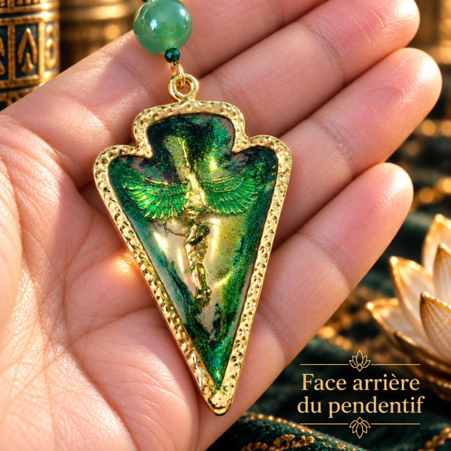 Vue arrière du pendentif Isis La Sève de Vie montrant les détails de la création artisanale inspirée de l’Égypte antique