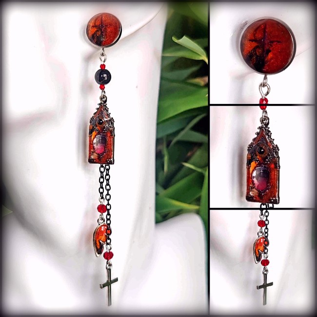 Calvéraëlle – Rouge ardent, touches d’orange et noir sacré, elle garde la mémoire des passions interdites. Chaque paire est une relique gothique, façonnée en acier inoxydable et sublimée par un travail d’émail transparent appliqué à la main, couche après 