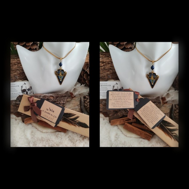 Collier Isis Découvrez le collier Isis : acier inoxydable doré, émail transparent, pierres naturelles. Bijou artisanal premium avec carte et écrin.