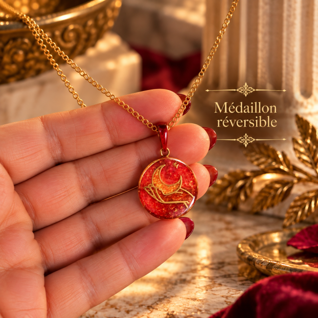 Médaillon réversible Luna rouge translucide avec symbole lunaire doré sur collier artisanal